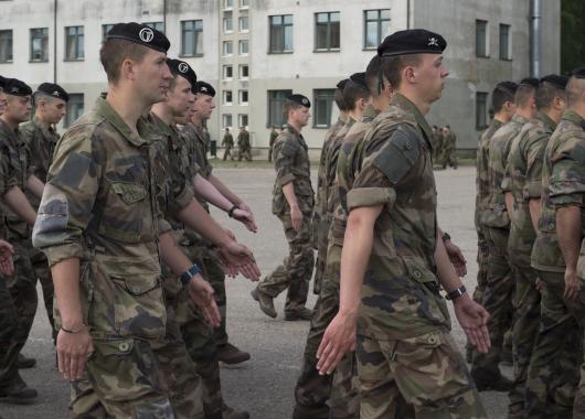 Soldats en régiment