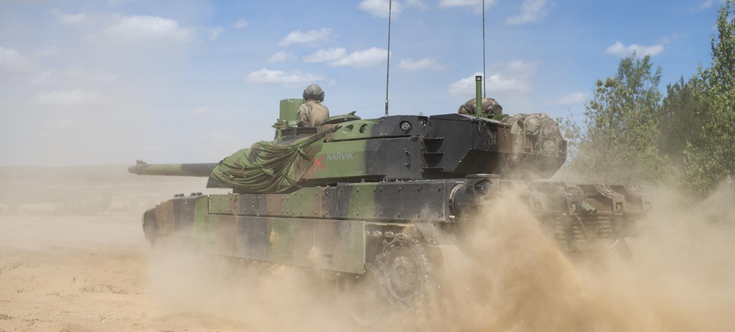 Combattant engin blindé en opération