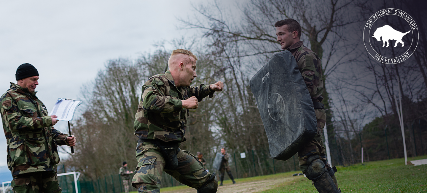 Des soldats en exercice