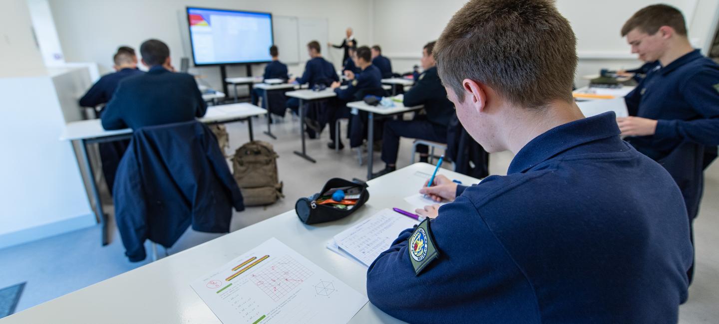 Photo d'une classe d'élèves de l'EMPT