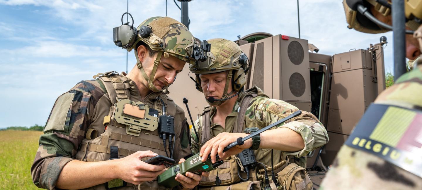 Officier sous contrat spécialiste artillerie airspace management