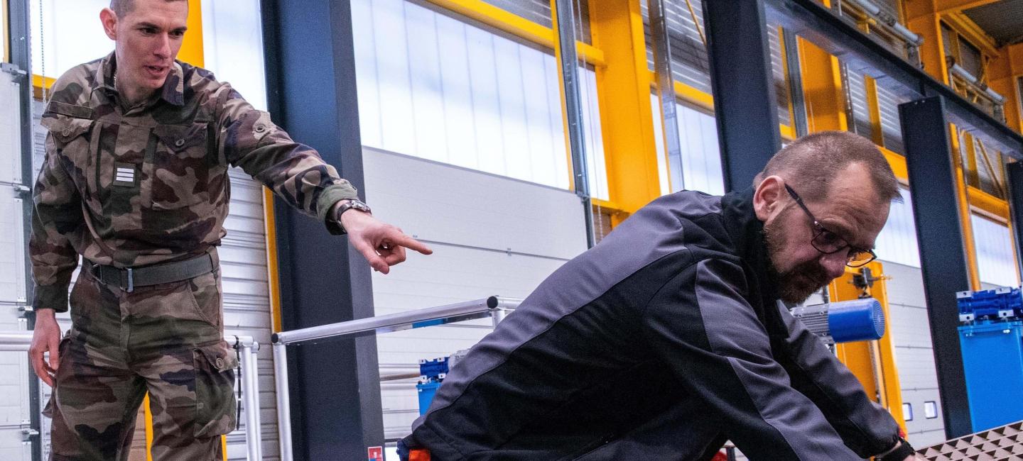 Officier sous contrat spécialiste maintenance