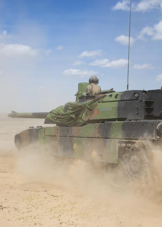 combattant manoeuvrant char leclerc 3e generation